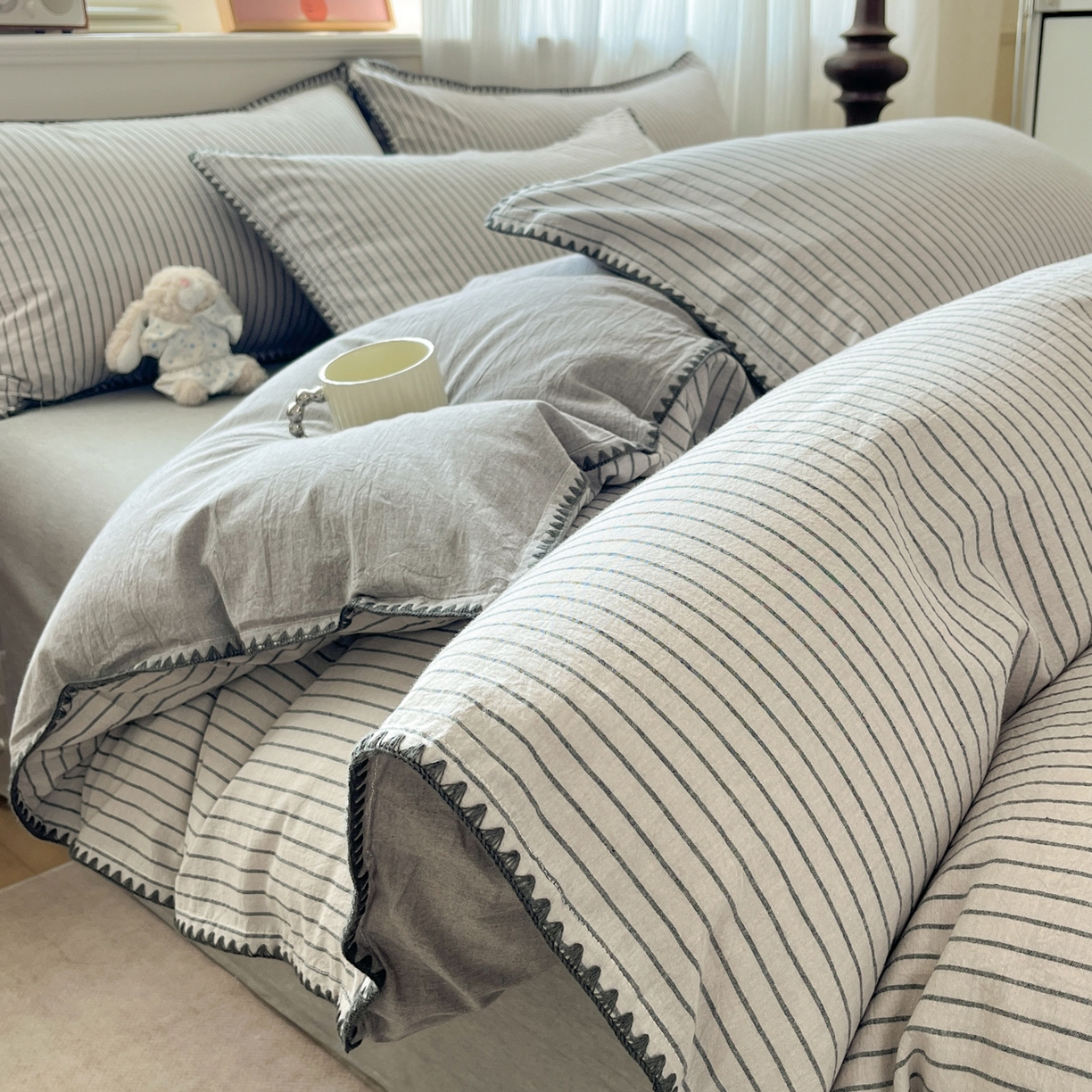 91家纺网 家纺一手货源 找家纺 如一 2026春夏新款色织全棉纯棉加密水洗棉条纹三角针四件套 晴空灰