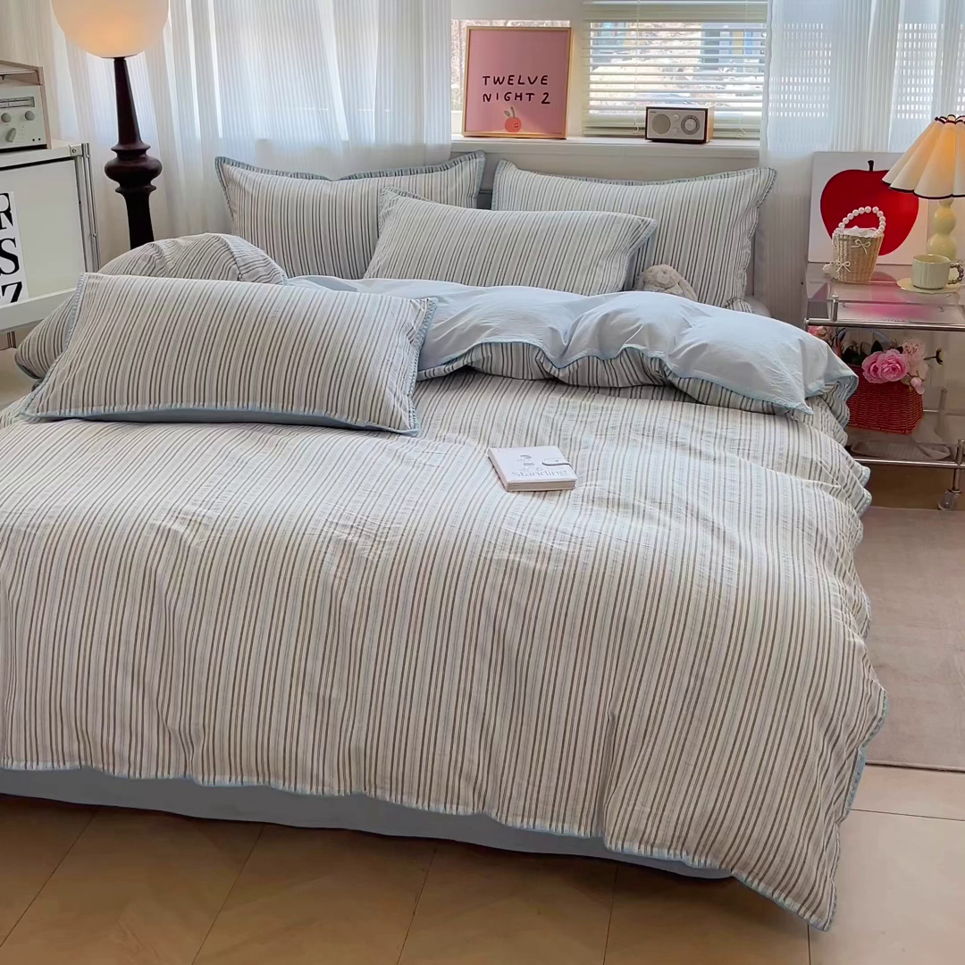 91家纺网 家纺一手货源 找家纺 如一 2026春夏新款色织全棉纯棉加密水洗棉条纹三角针四件套 乐谱蓝