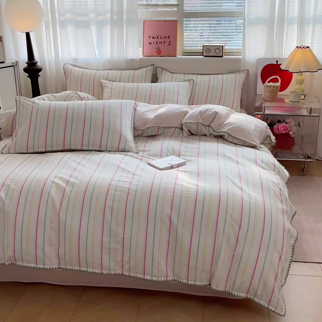 91家纺网 家纺一手货源 找家纺 如一 2026春夏新款色织全棉纯棉加密水洗棉条纹三角针四件套 春日粉