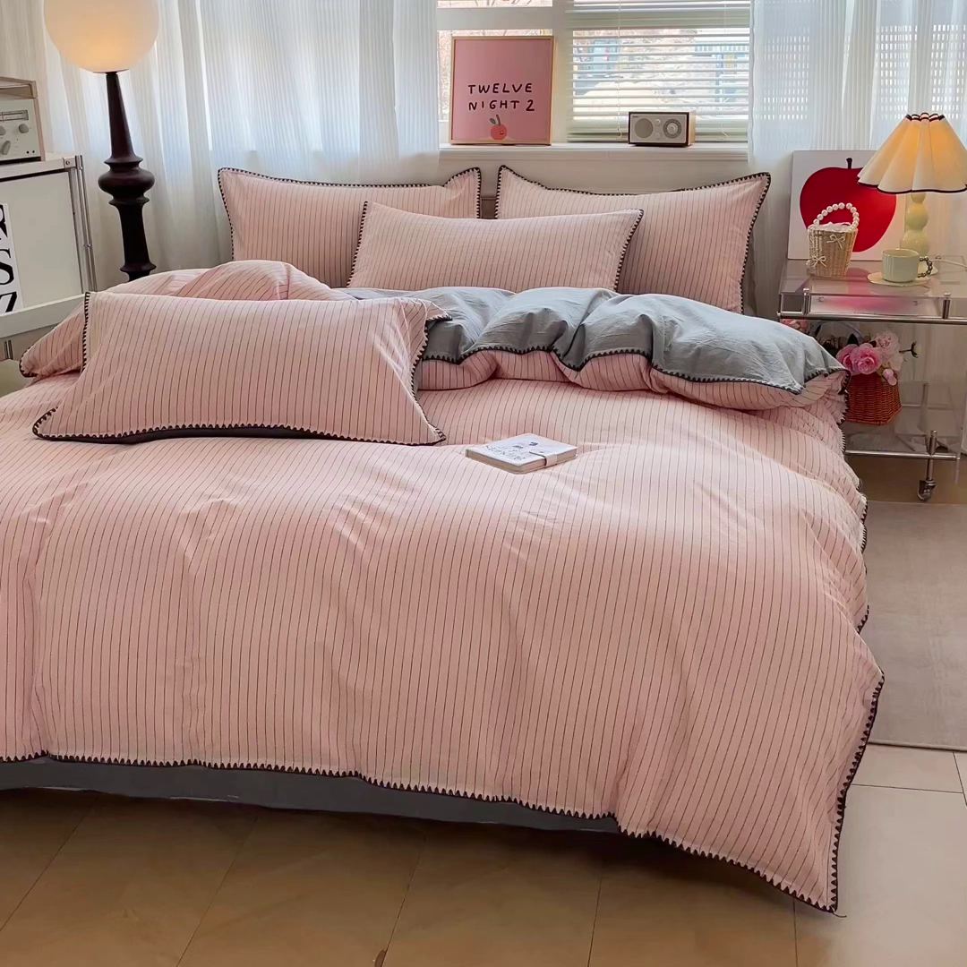 91家纺网 家纺一手货源 找家纺 如一 2026春夏新款色织全棉纯棉加密水洗棉条纹三角针四件套 暮烟粉