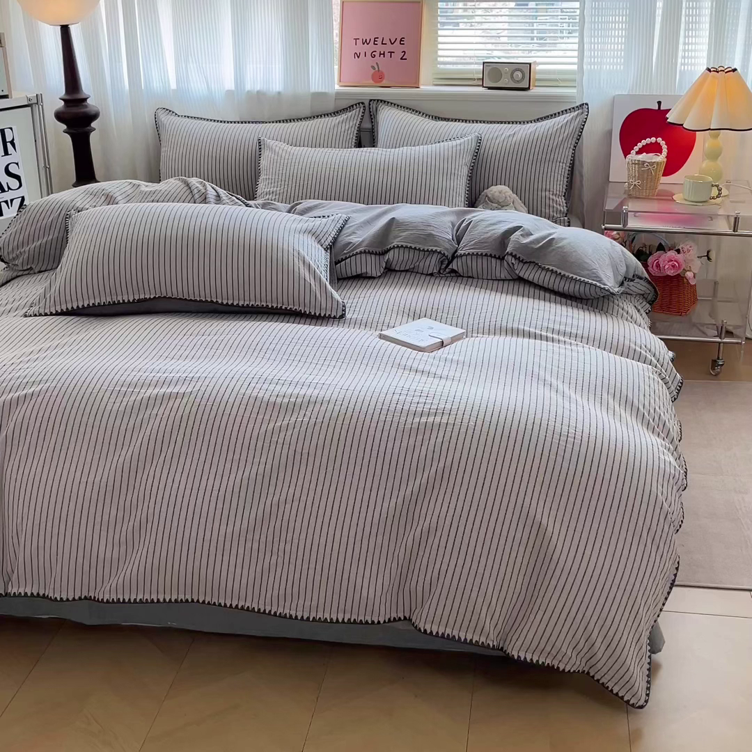 91家纺网 家纺一手货源 找家纺 如一 2026春夏新款色织全棉纯棉加密水洗棉条纹三角针四件套 晴空灰