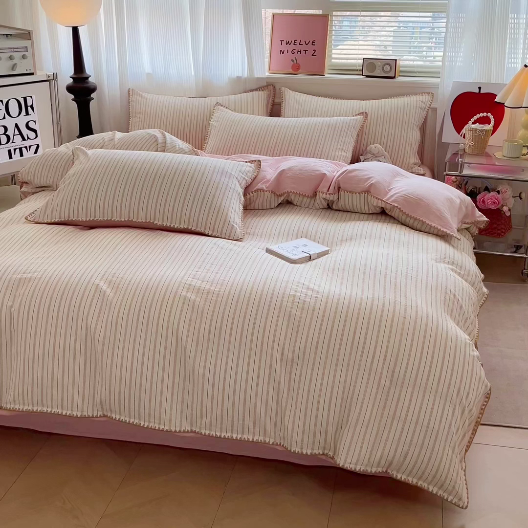 91家纺网 家纺一手货源 找家纺 如一 2026春夏新款色织全棉纯棉加密水洗棉条纹三角针四件套 晨曦粉