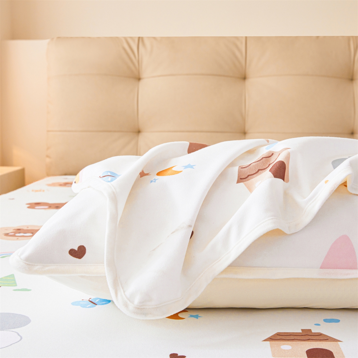 91家纺网 家纺一手货源 找家纺 女子家纺 2026春夏新款TPU防水隔尿床护垫床笠款印花小清新卡通儿童床垫保护套 防水床笠-呆萌熊