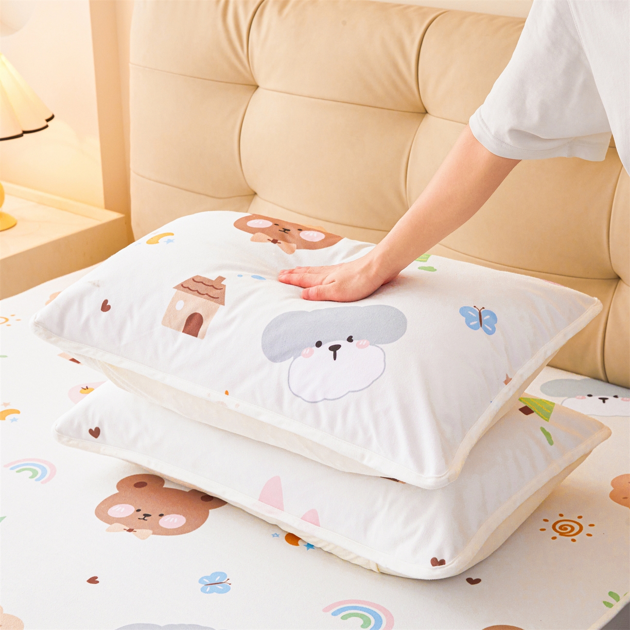 91家纺网 家纺一手货源 找家纺 女子家纺 2026春夏新款TPU防水隔尿床护垫床笠款印花小清新卡通儿童床垫保护套 防水床笠-呆萌熊