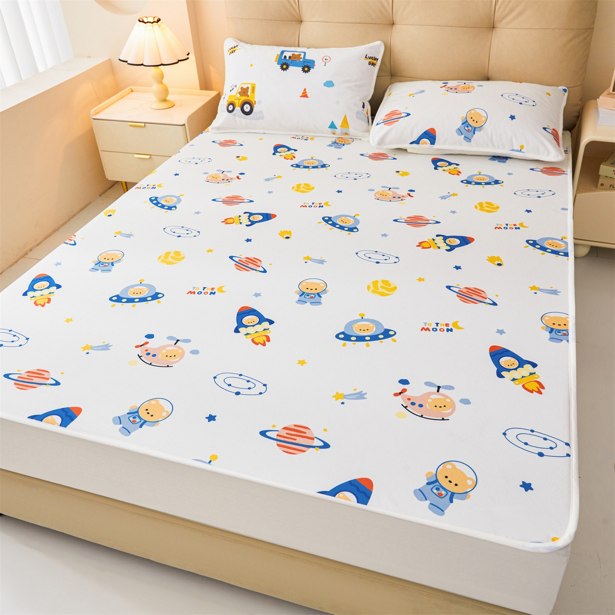 91家纺网 家纺一手货源 找家纺 女子家纺 2026春夏新款TPU防水隔尿床护垫床笠款印花小清新卡通儿童床垫保护套 防水床笠-火箭飞船