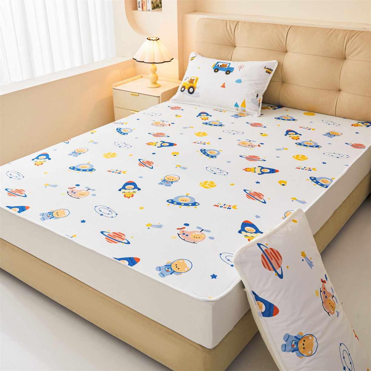 91家纺网 家纺一手货源 找家纺 女子家纺 2026春夏新款TPU防水隔尿床护垫床笠款印花小清新卡通儿童床垫保护套 防水床笠-火箭飞船