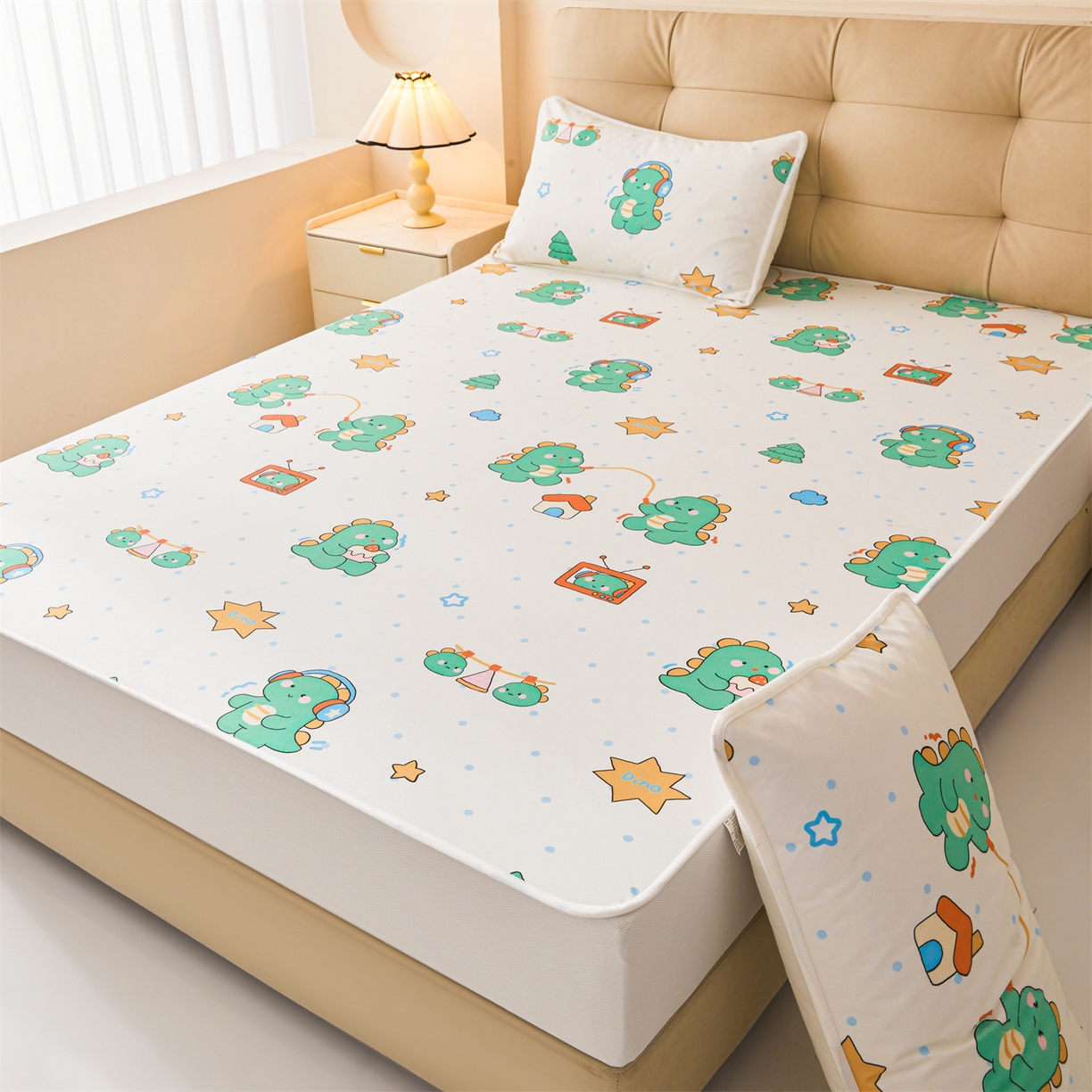 91家纺网 家纺一手货源 找家纺 女子家纺 2026春夏新款TPU防水隔尿床护垫床笠款印花小清新卡通儿童床垫保护套 防水床笠-恐龙运动员