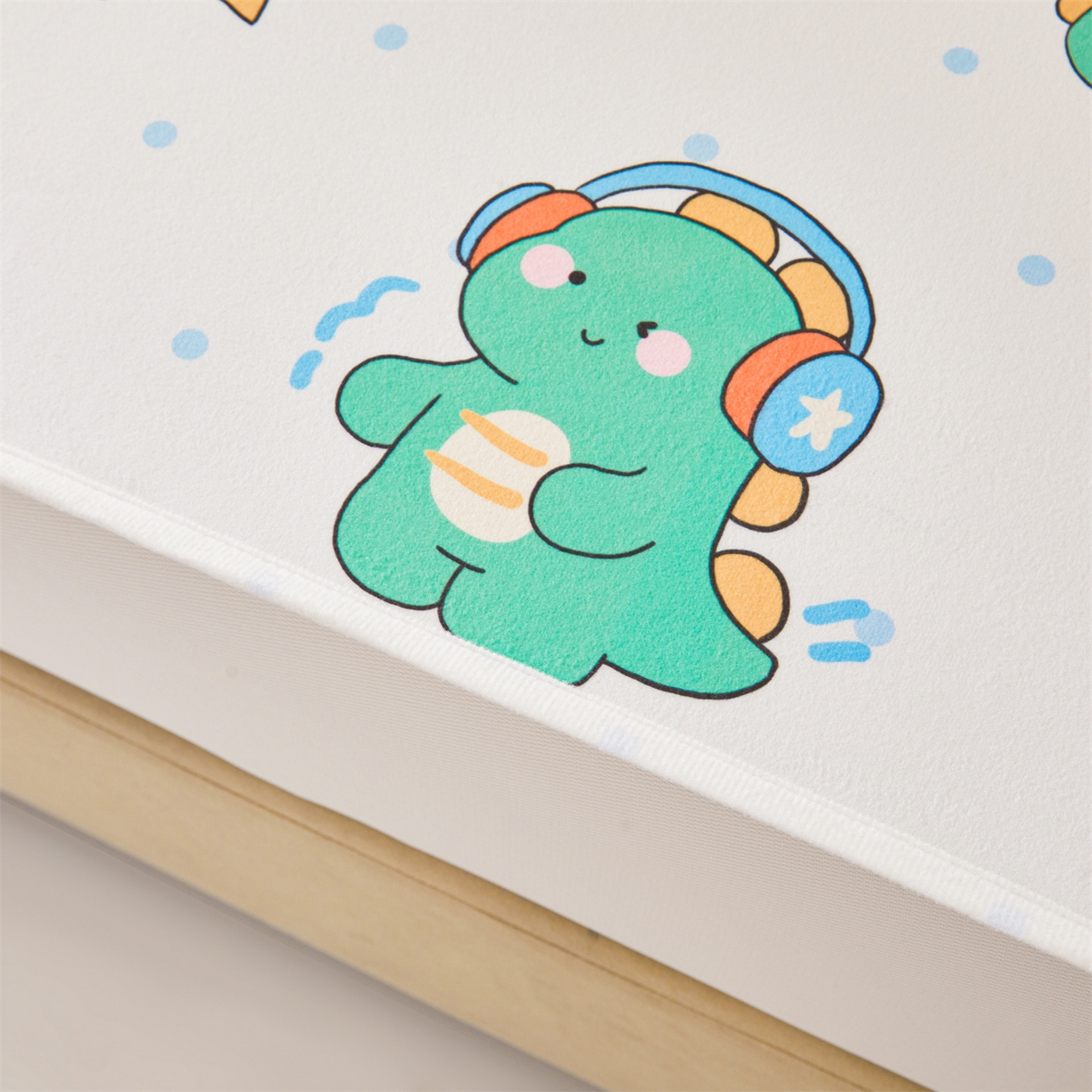 91家纺网 家纺一手货源 找家纺 女子家纺 2026春夏新款TPU防水隔尿床护垫床笠款印花小清新卡通儿童床垫保护套 防水床笠-恐龙运动员