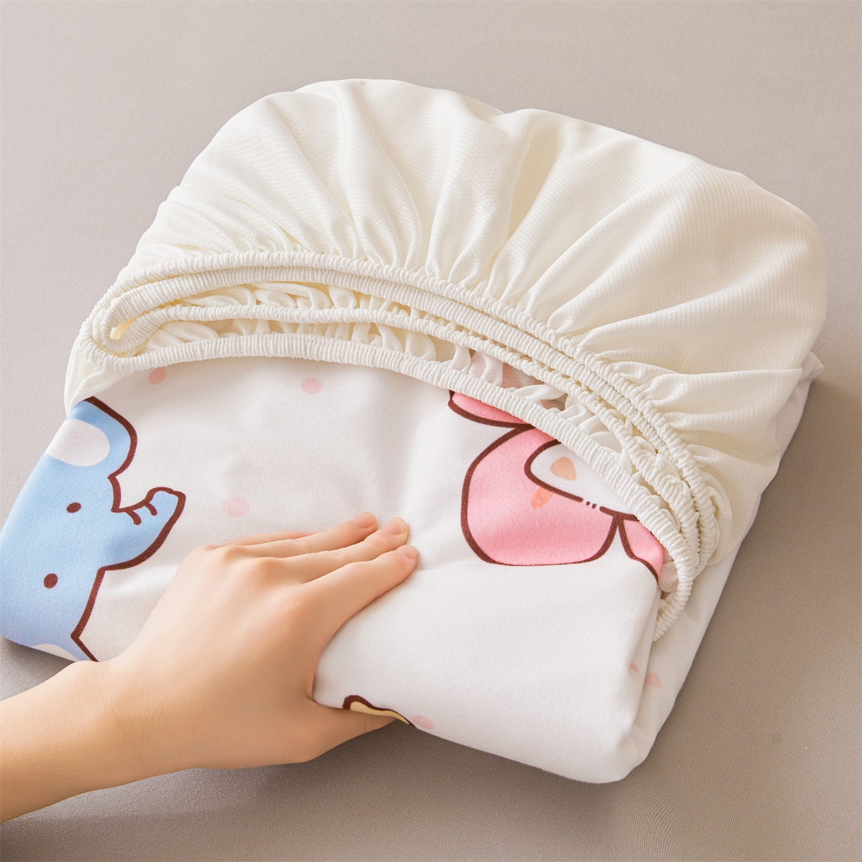 91家纺网 家纺一手货源 找家纺 女子家纺 2026春夏新款TPU防水隔尿床护垫床笠款印花小清新卡通儿童床垫保护套 防水床笠-猫咪花花