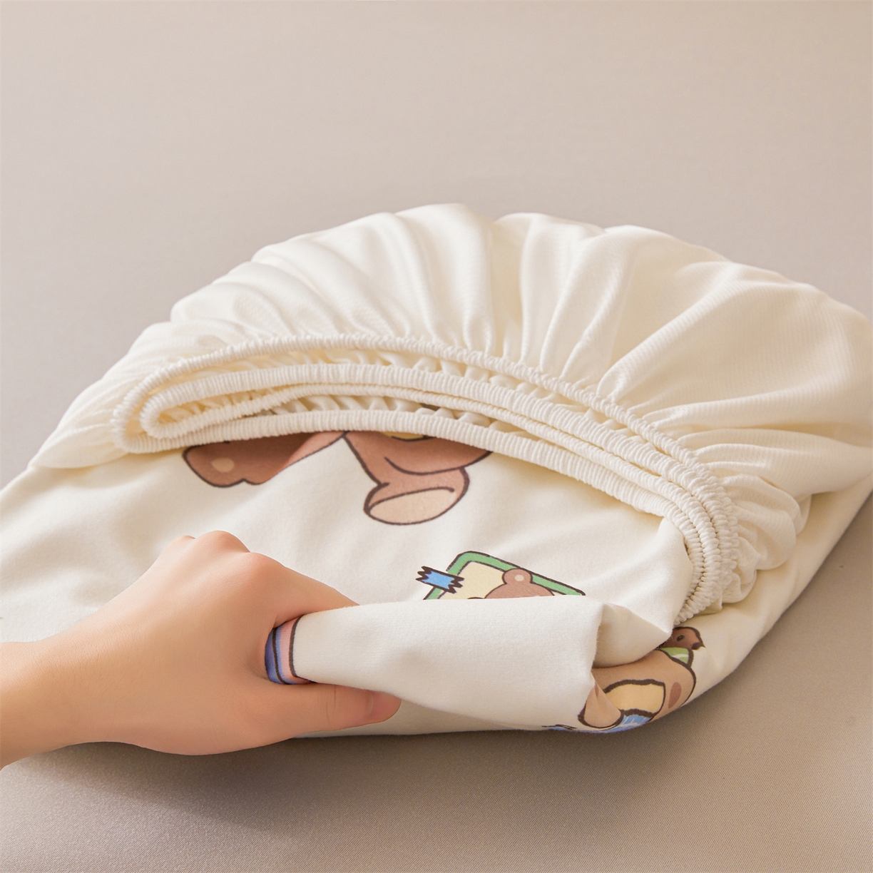 91家纺网 家纺一手货源 找家纺 女子家纺 2026春夏新款TPU防水隔尿床护垫床笠款印花小清新卡通儿童床垫保护套 防水床笠-沙发熊