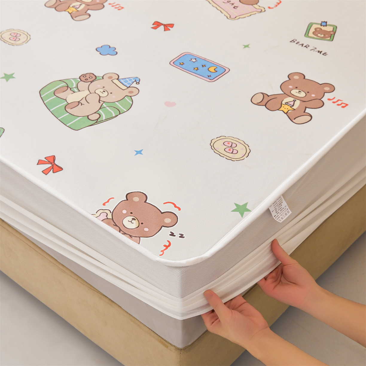 91家纺网 家纺一手货源 找家纺 女子家纺 2026春夏新款TPU防水隔尿床护垫床笠款印花小清新卡通儿童床垫保护套 防水床笠-沙发熊