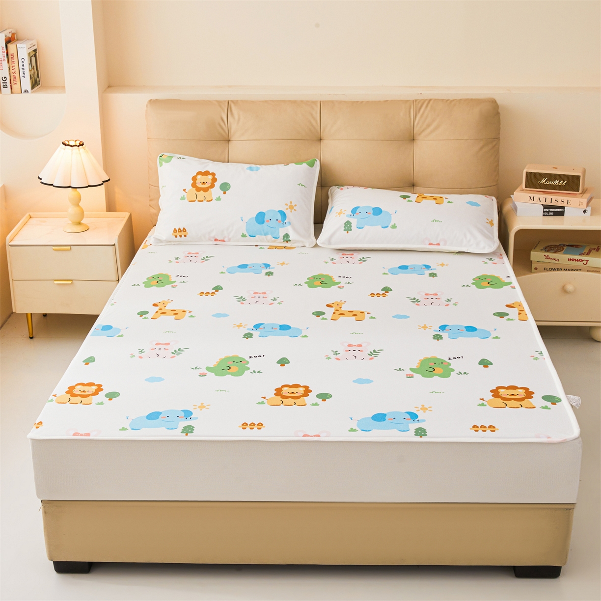 91家纺网 家纺一手货源 找家纺 女子家纺 2026春夏新款TPU防水隔尿床护垫床笠款印花小清新卡通儿童床垫保护套 防水床笠-狮子辛巴