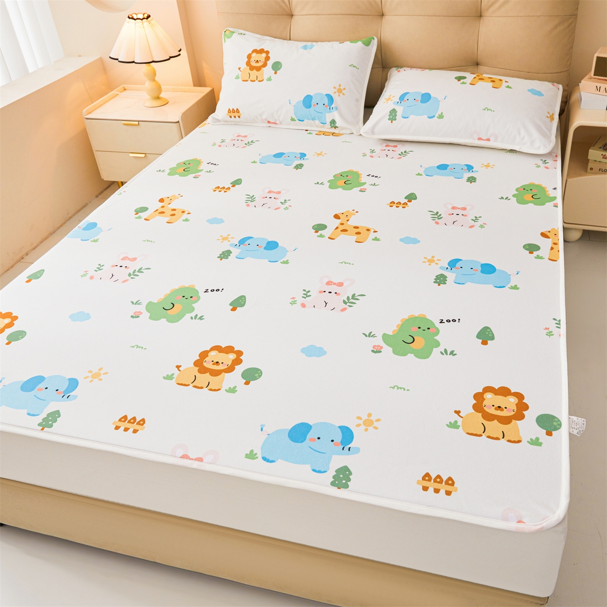 91家纺网 家纺一手货源 找家纺 女子家纺 2026春夏新款TPU防水隔尿床护垫床笠款印花小清新卡通儿童床垫保护套 防水床笠-狮子辛巴
