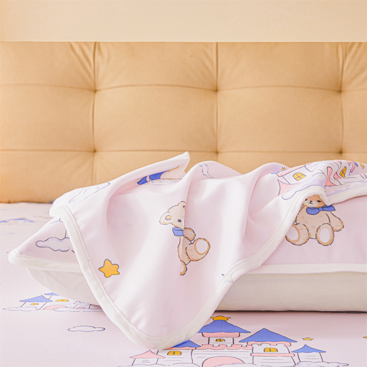 91家纺网 家纺一手货源 找家纺 女子家纺 2026春夏新款TPU防水隔尿床护垫床笠款印花小清新卡通儿童床垫保护套 防水床笠-天使城堡