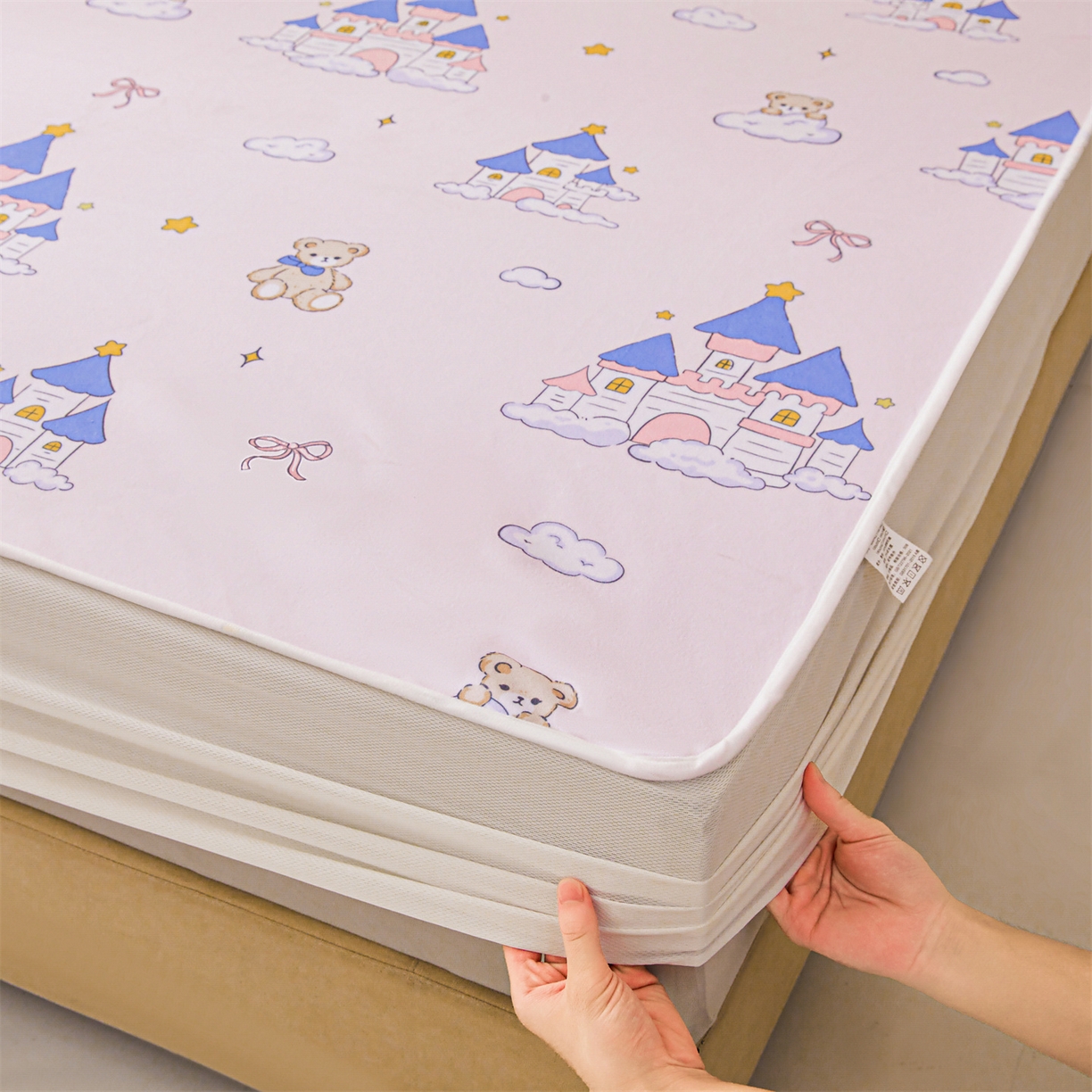 91家纺网 家纺一手货源 找家纺 女子家纺 2026春夏新款TPU防水隔尿床护垫床笠款印花小清新卡通儿童床垫保护套 防水床笠-天使城堡