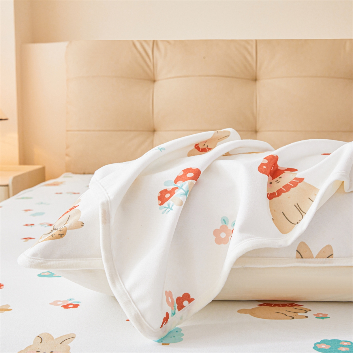 91家纺网 家纺一手货源 找家纺 女子家纺 2026春夏新款TPU防水隔尿床护垫床笠款印花小清新卡通儿童床垫保护套 防水床笠-甜梦小兔