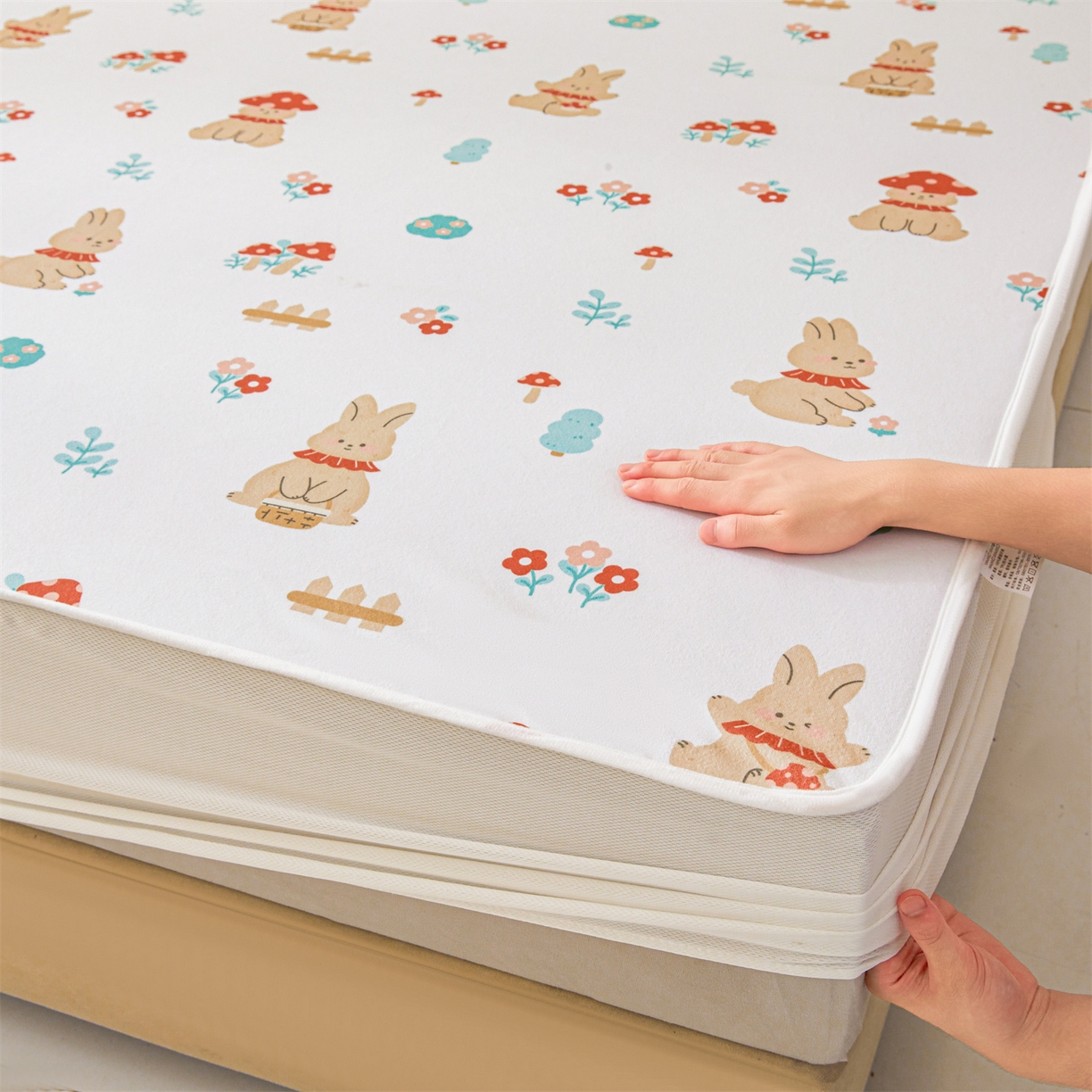 91家纺网 家纺一手货源 找家纺 女子家纺 2026春夏新款TPU防水隔尿床护垫床笠款印花小清新卡通儿童床垫保护套 防水床笠-甜梦小兔