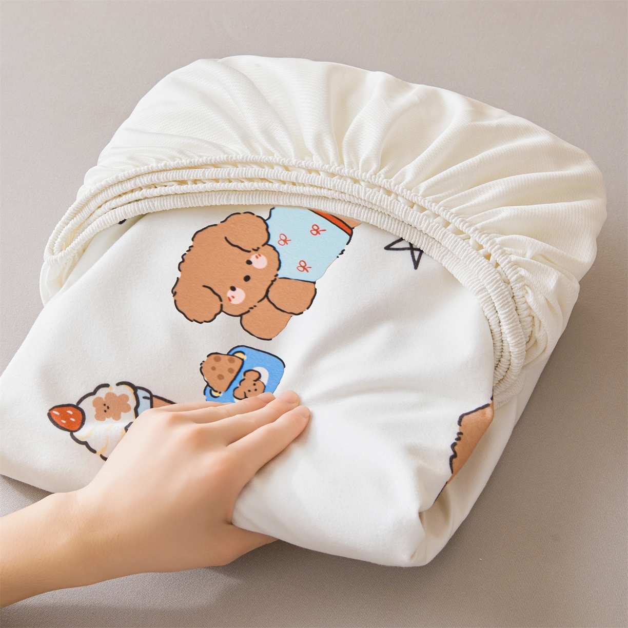 91家纺网 家纺一手货源 找家纺 女子家纺 2026春夏新款TPU防水隔尿床护垫床笠款印花小清新卡通儿童床垫保护套 防水床笠-吐司熊