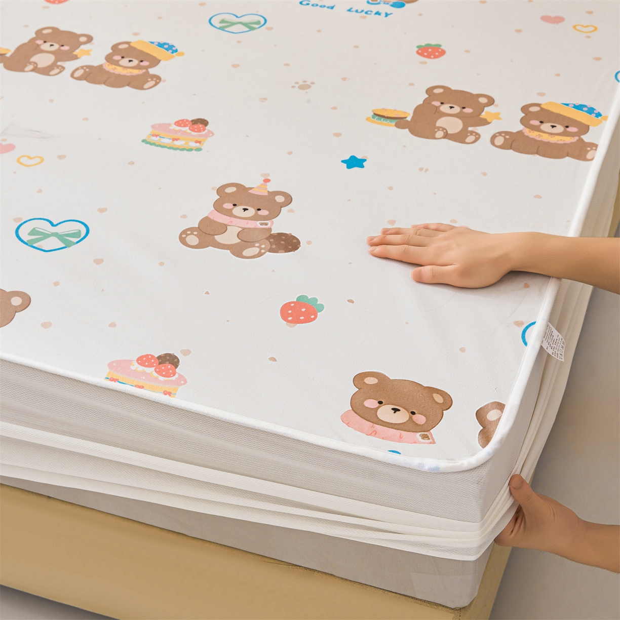 91家纺网 家纺一手货源 找家纺 女子家纺 2026春夏新款TPU防水隔尿床护垫床笠款印花小清新卡通儿童床垫保护套 防水床笠-小伙伴