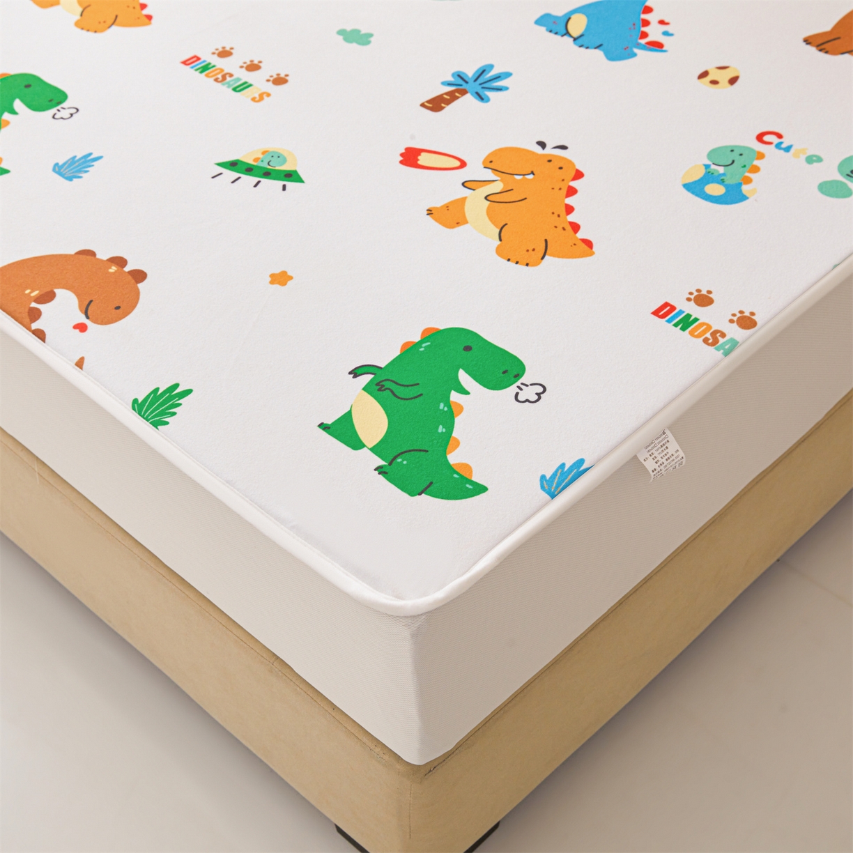 91家纺网 家纺一手货源 找家纺 女子家纺 2026春夏新款TPU防水隔尿床护垫床笠款印花小清新卡通儿童床垫保护套 防水床笠-小恐龙