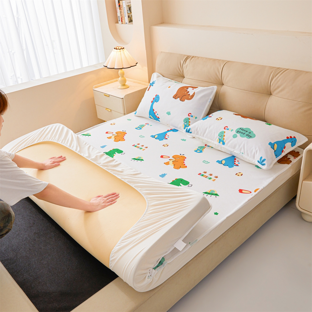 91家纺网 家纺一手货源 找家纺 女子家纺 2026春夏新款TPU防水隔尿床护垫床笠款印花小清新卡通儿童床垫保护套 防水床笠-小恐龙