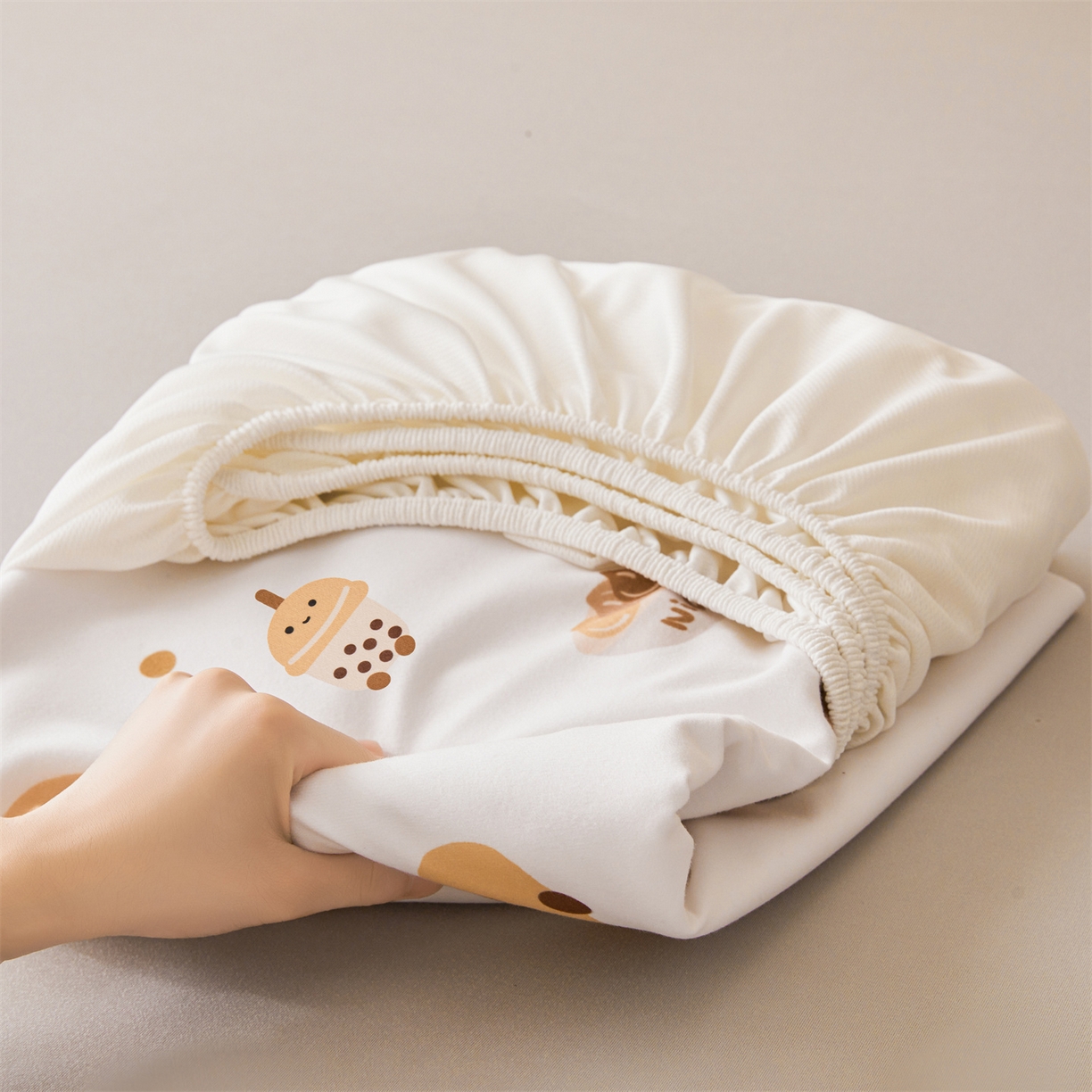 91家纺网 家纺一手货源 找家纺 女子家纺 2026春夏新款TPU防水隔尿床护垫床笠款印花小清新卡通儿童床垫保护套 防水床笠-小能派对