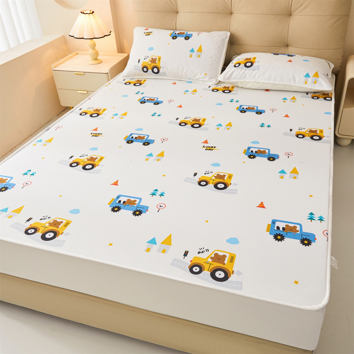 91家纺网 家纺一手货源 找家纺 女子家纺 2026春夏新款TPU防水隔尿床护垫床笠款印花小清新卡通儿童床垫保护套 防水床笠-小汽车