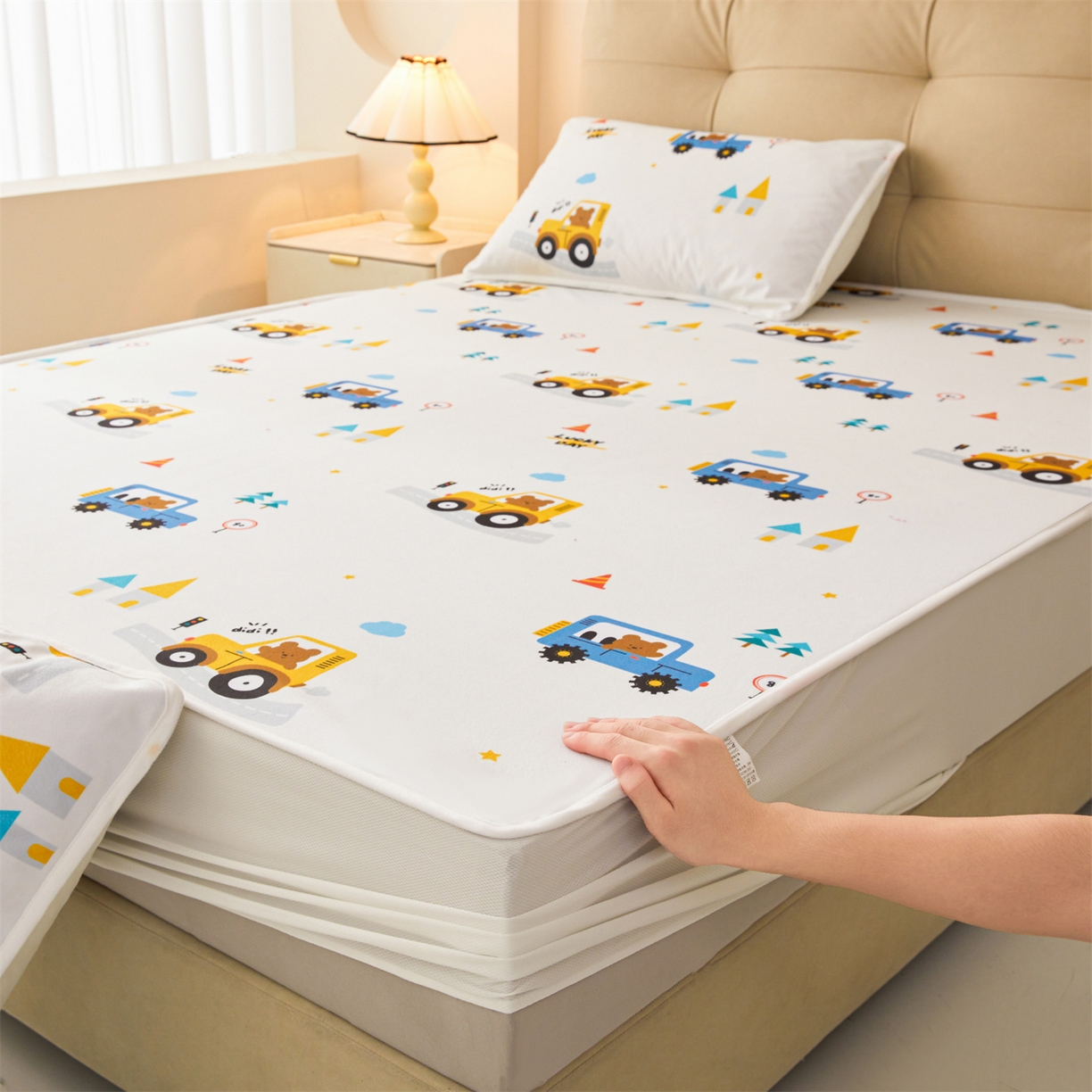 91家纺网 家纺一手货源 找家纺 女子家纺 2026春夏新款TPU防水隔尿床护垫床笠款印花小清新卡通儿童床垫保护套 防水床笠-小汽车