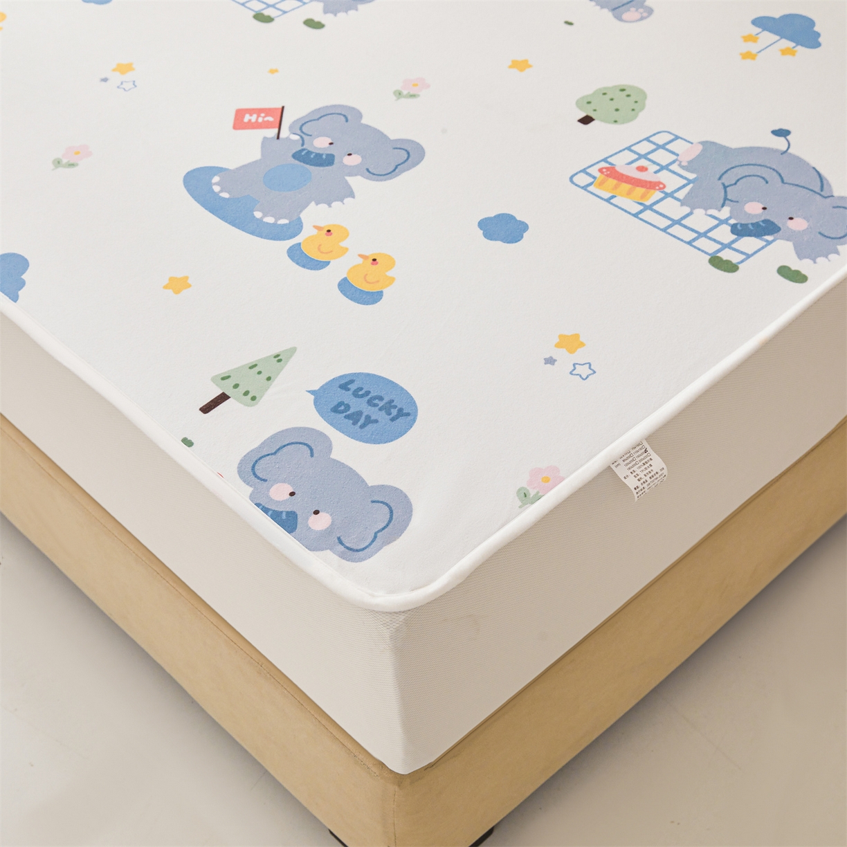 91家纺网 家纺一手货源 找家纺 女子家纺 2026春夏新款TPU防水隔尿床护垫床笠款印花小清新卡通儿童床垫保护套 防水床笠-小象嘟嘟