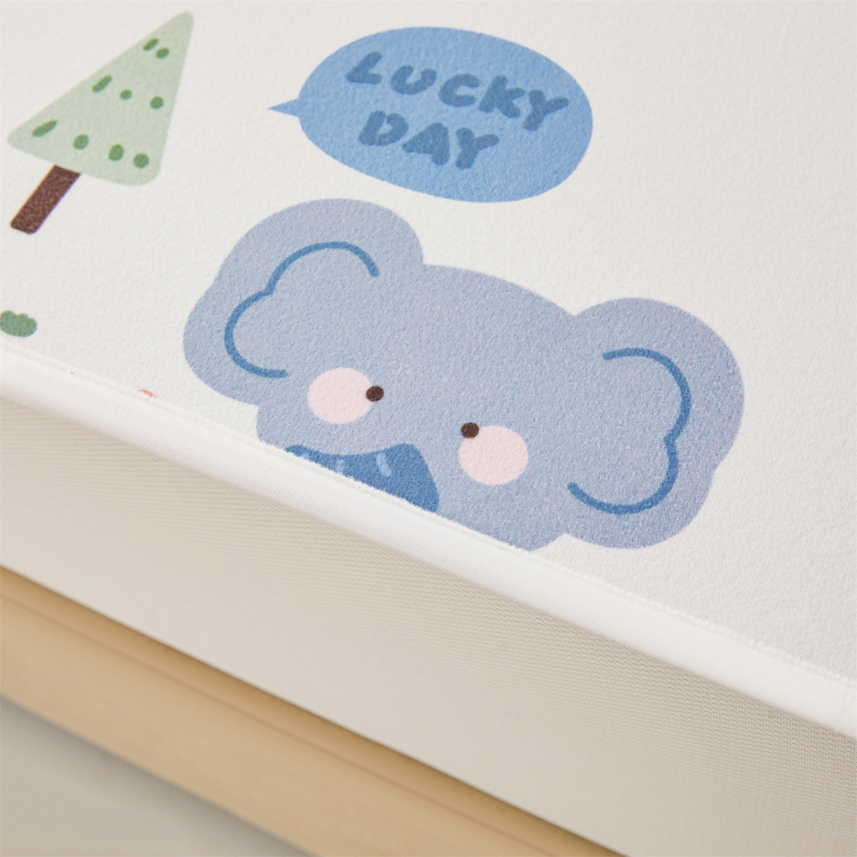 91家纺网 家纺一手货源 找家纺 女子家纺 2026春夏新款TPU防水隔尿床护垫床笠款印花小清新卡通儿童床垫保护套 防水床笠-小象嘟嘟