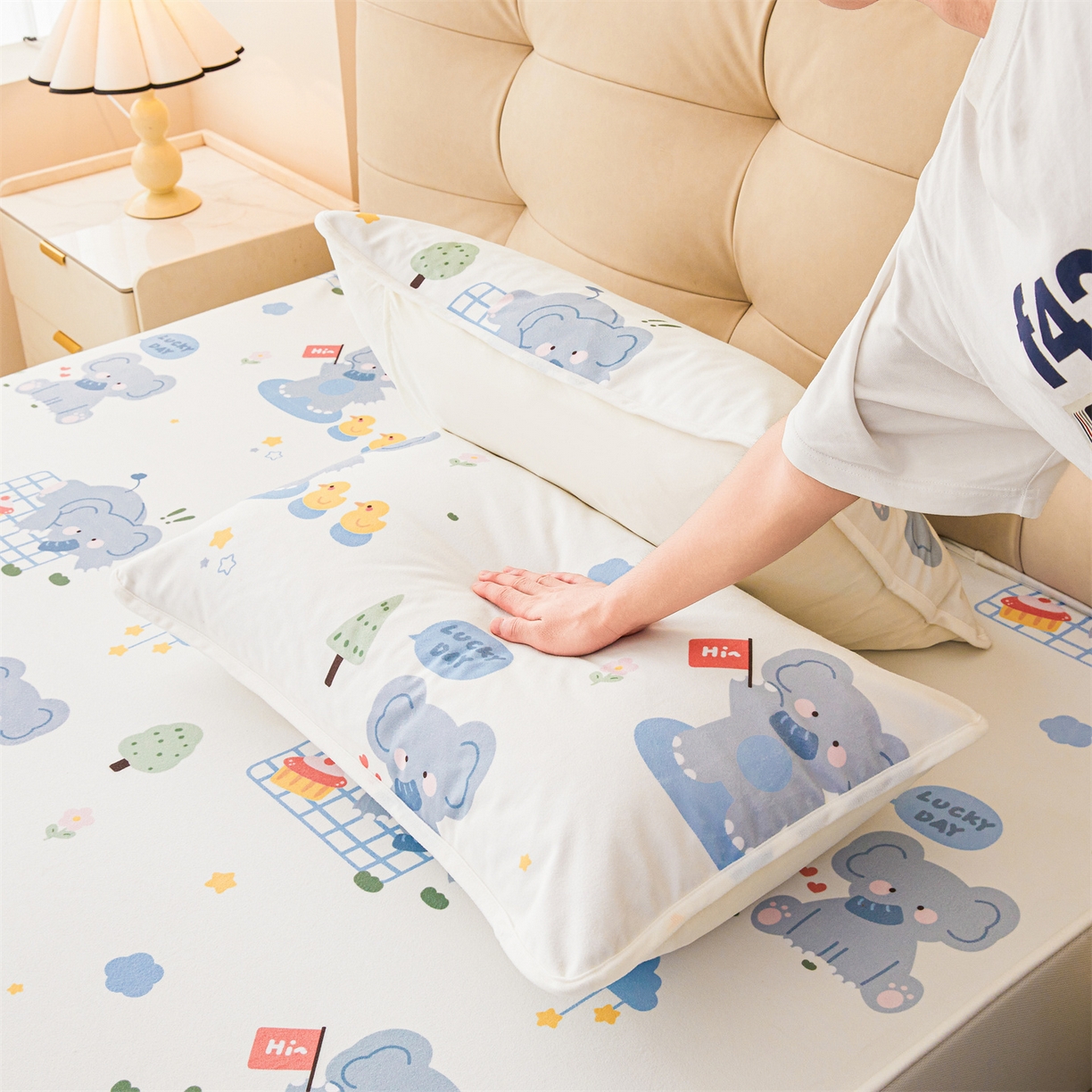 91家纺网 家纺一手货源 找家纺 女子家纺 2026春夏新款TPU防水隔尿床护垫床笠款印花小清新卡通儿童床垫保护套 防水床笠-小象嘟嘟