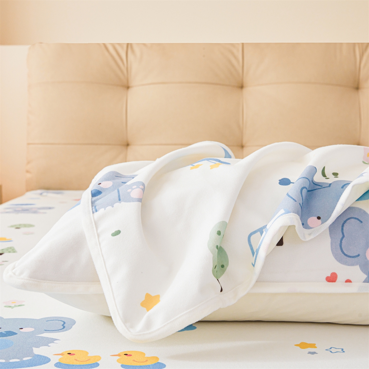 91家纺网 家纺一手货源 找家纺 女子家纺 2026春夏新款TPU防水隔尿床护垫床笠款印花小清新卡通儿童床垫保护套 防水床笠-小象嘟嘟