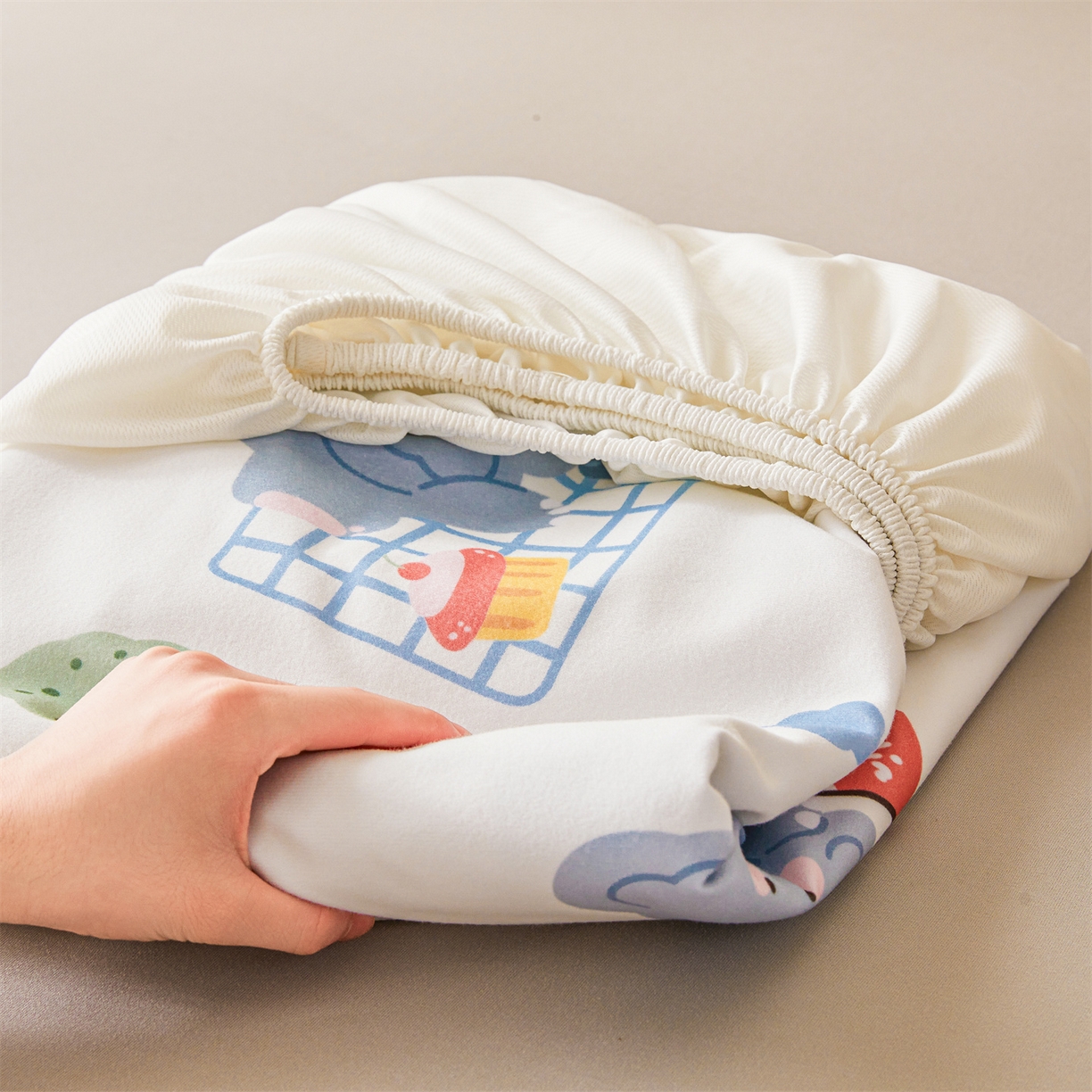 91家纺网 家纺一手货源 找家纺 女子家纺 2026春夏新款TPU防水隔尿床护垫床笠款印花小清新卡通儿童床垫保护套 防水床笠-小象嘟嘟