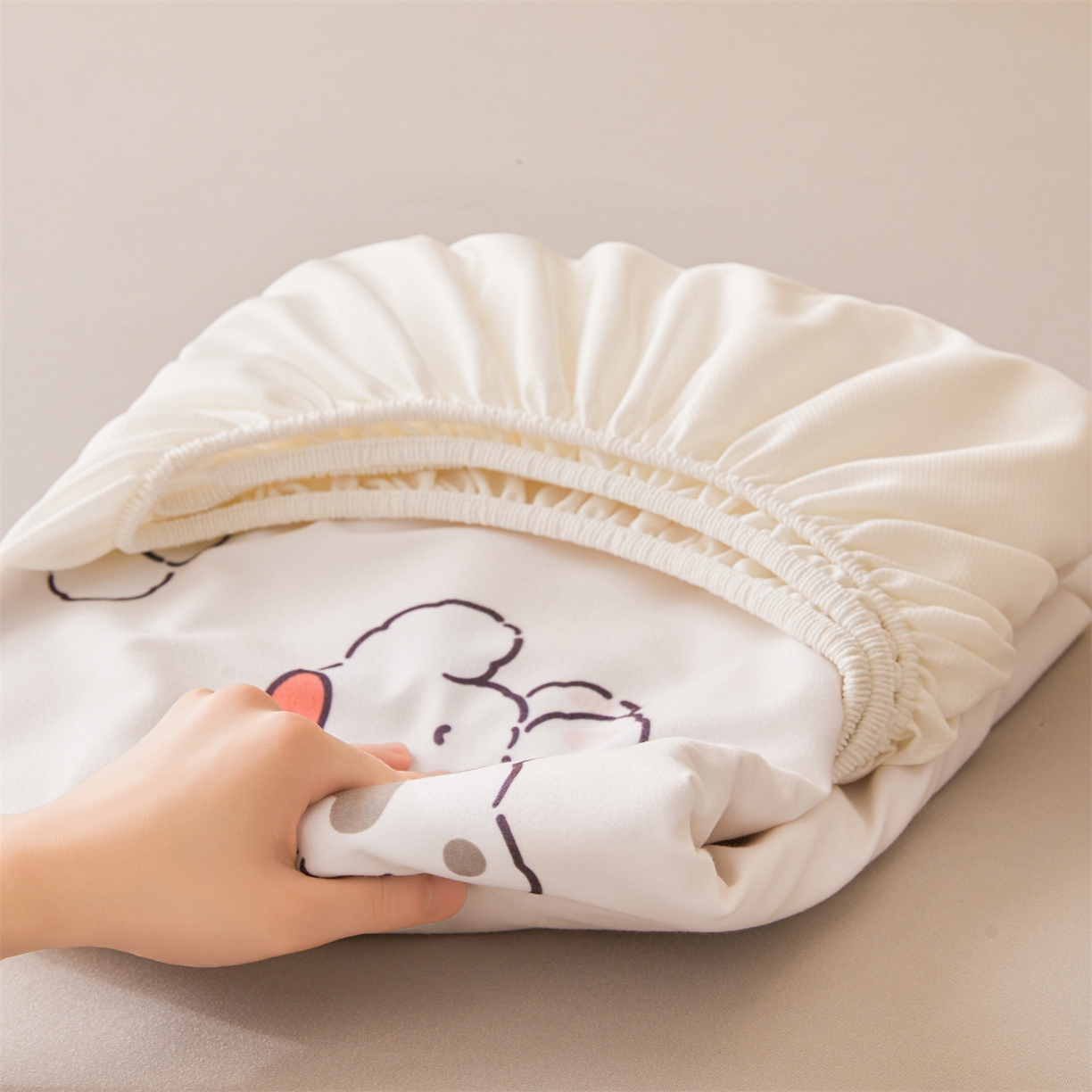 91家纺网 家纺一手货源 找家纺 女子家纺 2026春夏新款TPU防水隔尿床护垫床笠款印花小清新卡通儿童床垫保护套 防水床笠-音乐小狗