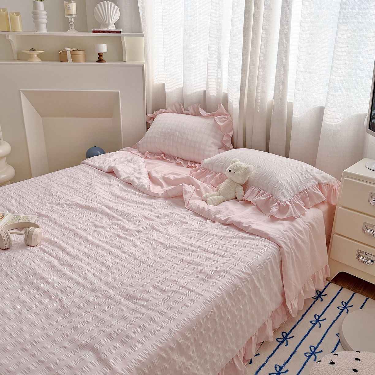 91家纺网 家纺一手货源 找家纺 乐卧家居 2026新款韩系千禧梦核多巴胺美学少女感格纹褶皱款荷叶边夏被空调被 千禧-芍药粉