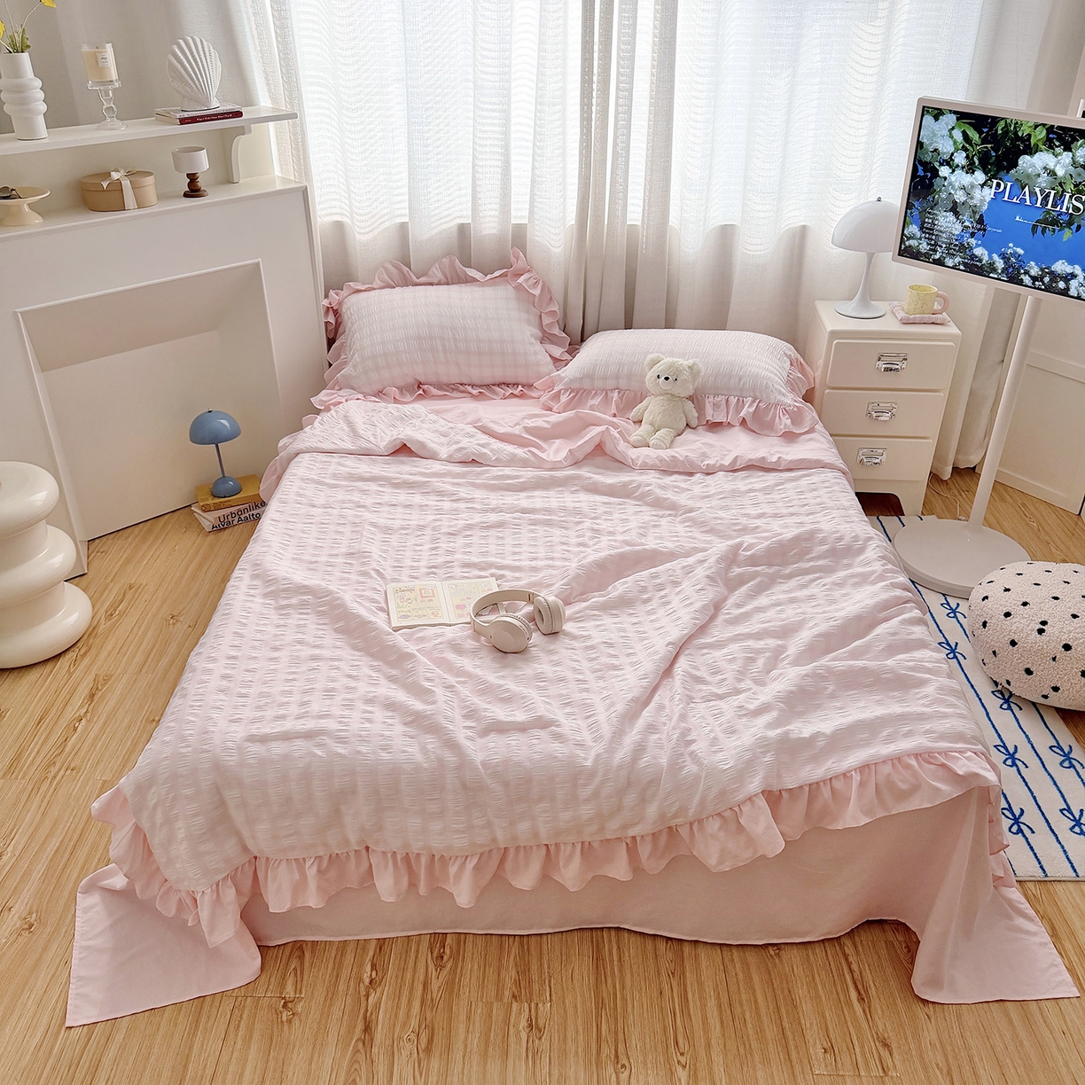 91家纺网 家纺一手货源 找家纺 乐卧家居 2026新款韩系千禧梦核多巴胺美学少女感格纹褶皱款荷叶边夏被空调被 千禧-芍药粉