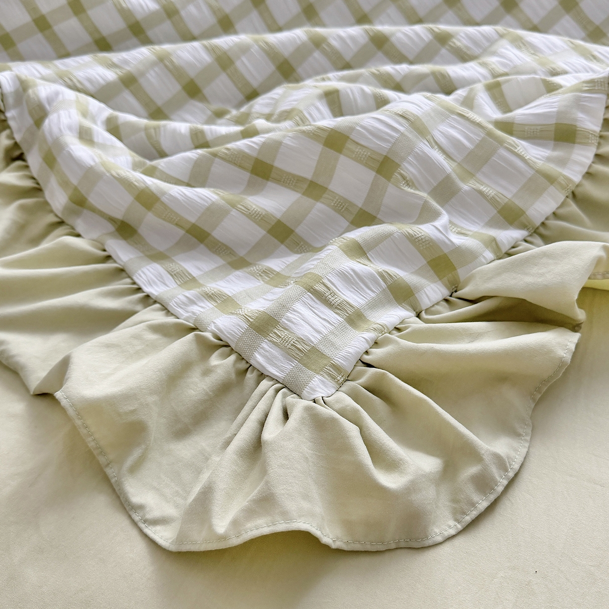 91家纺网 家纺一手货源 找家纺 乐卧家居 2026新款韩系千禧梦核多巴胺美学少女感格纹褶皱款荷叶边夏被空调被 千禧-复古绿