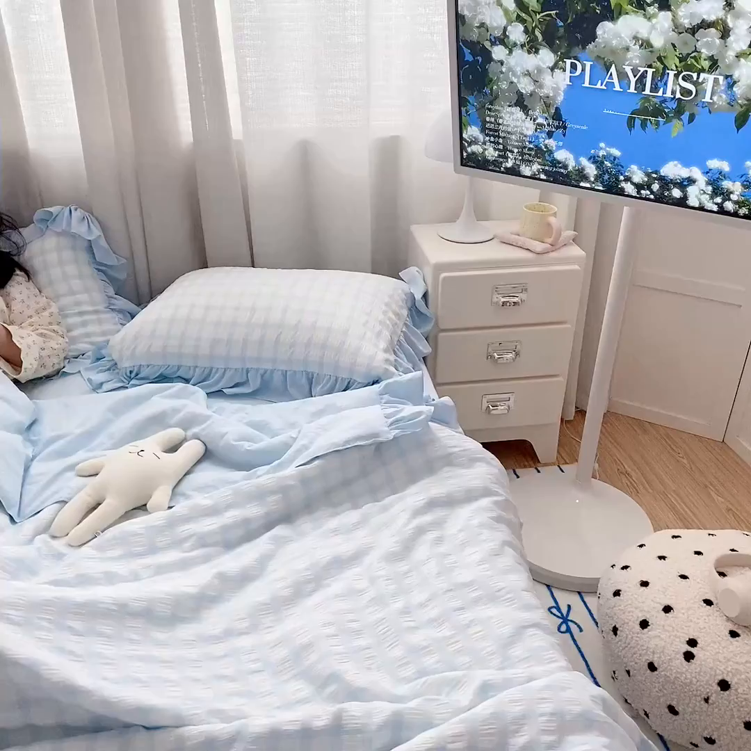 91家纺网 家纺一手货源 找家纺 乐卧家居 2026新款韩系千禧梦核多巴胺美学少女感格纹褶皱款荷叶边夏被空调被 千禧-奶油蓝