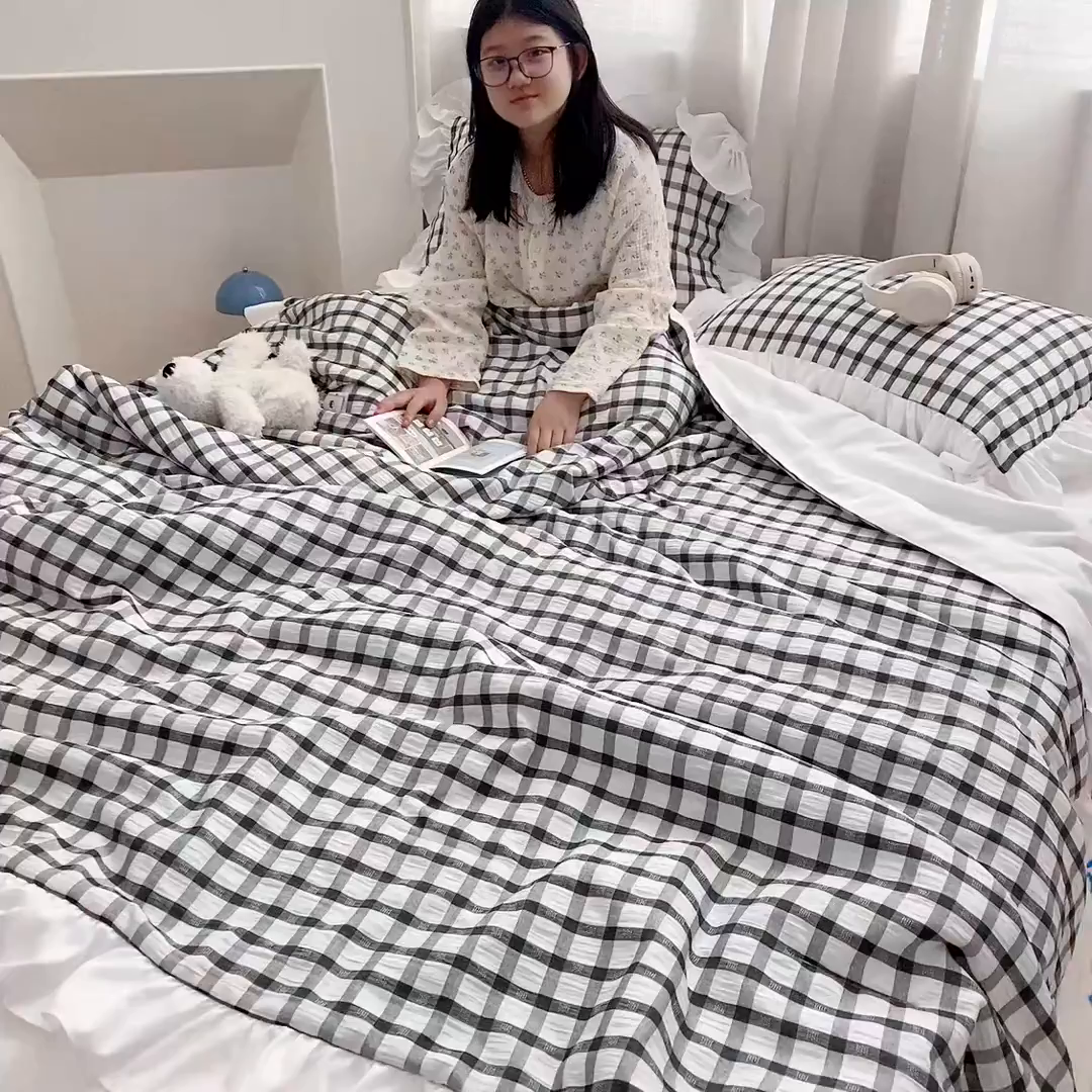 91家纺网 家纺一手货源 找家纺 乐卧家居 2026新款韩系千禧梦核多巴胺美学少女感格纹褶皱款荷叶边夏被空调被 千禧-经典黑