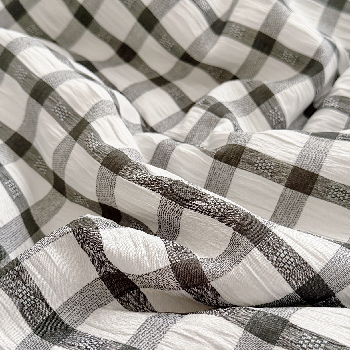 91家纺网 家纺一手货源 找家纺 乐卧家居 2026新款韩系千禧梦核多巴胺美学少女感格纹褶皱款荷叶边夏被空调被 千禧-经典黑