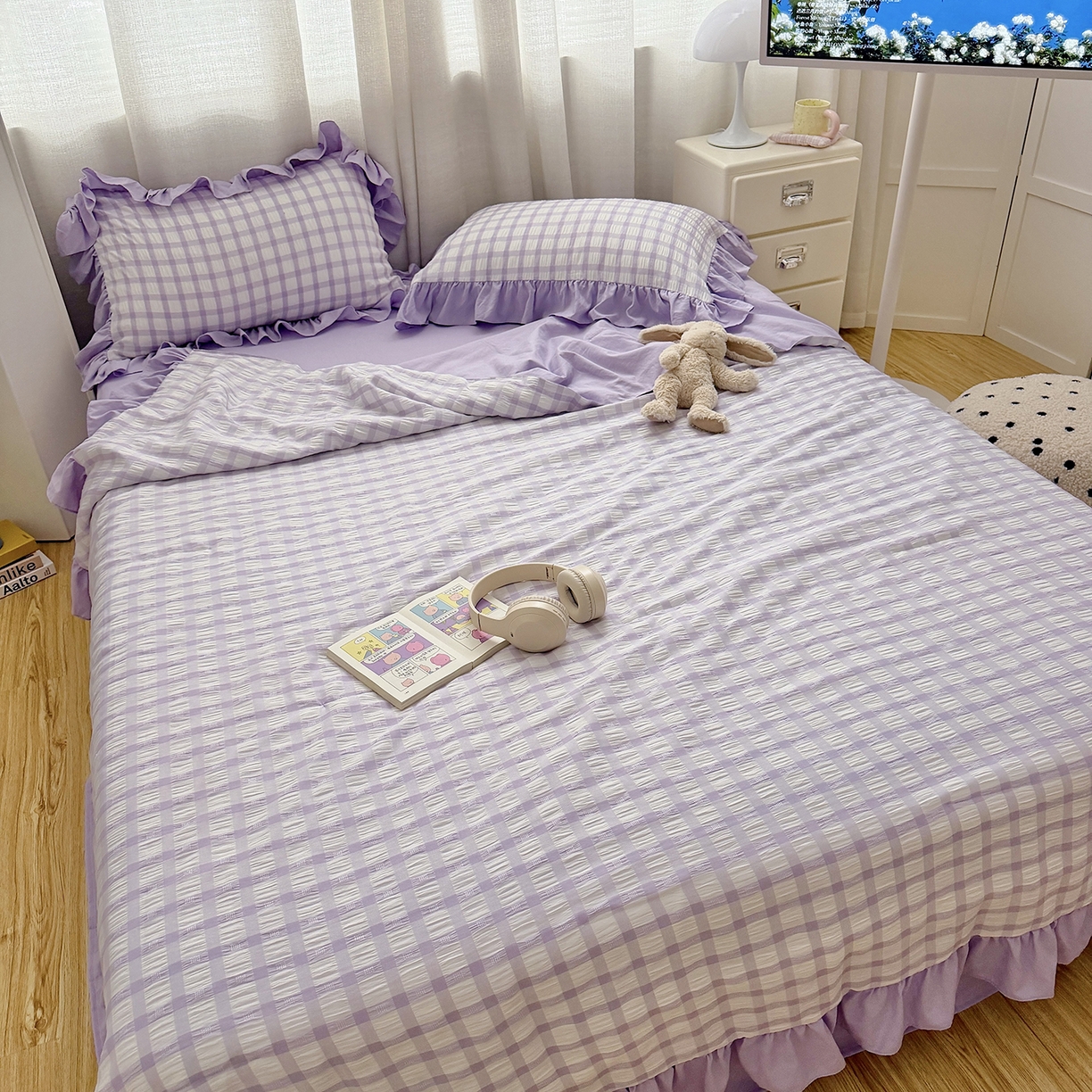 91家纺网 家纺一手货源 找家纺 乐卧家居 2026新款韩系千禧梦核多巴胺美学少女感格纹褶皱款荷叶边夏被空调被 千禧-芋泥紫