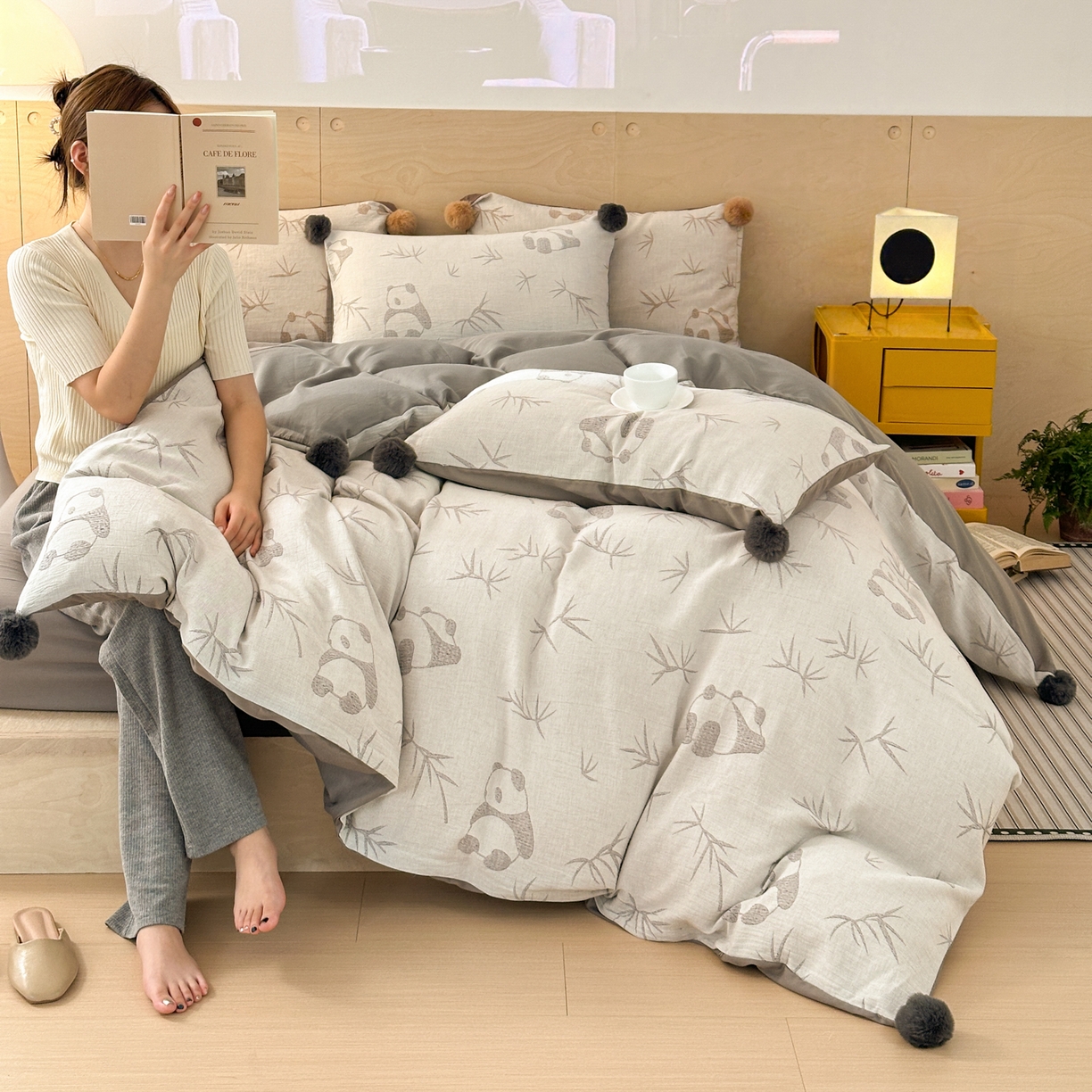 91家纺网 家纺一手货源 找家纺 丽涵家纺 2026春夏新款全棉纯棉水洗纱布提花四件套-竹韵熊猫 竹韵熊猫-灰