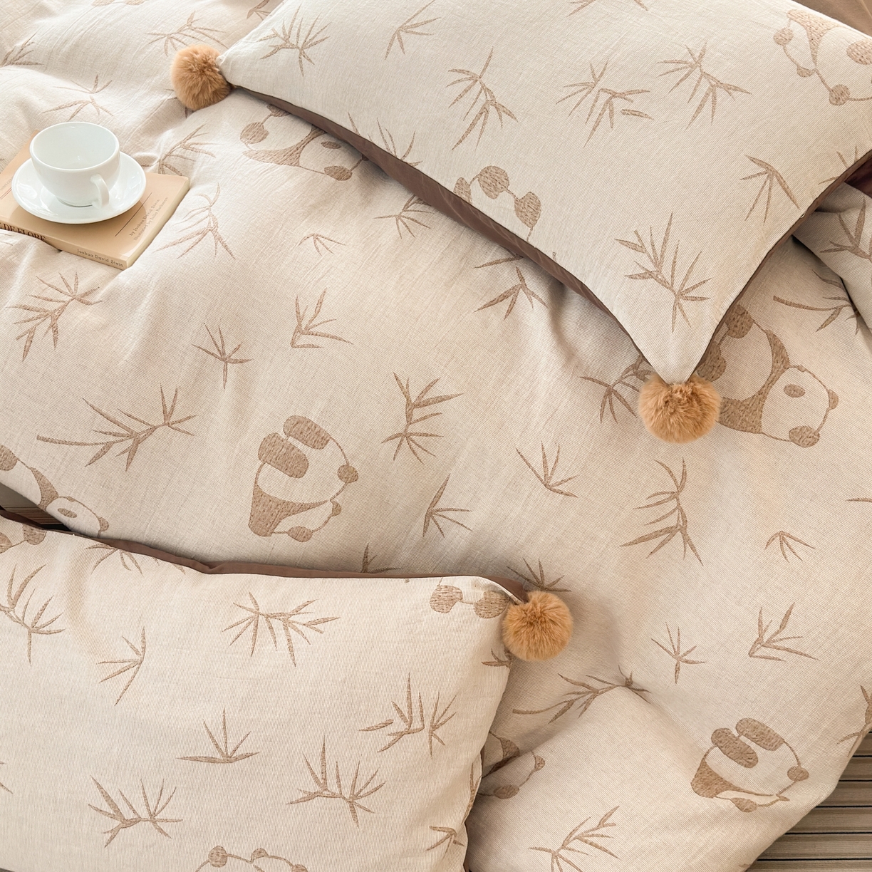 91家纺网 家纺一手货源 找家纺 丽涵家纺 2026春夏新款全棉纯棉水洗纱布提花四件套-竹韵熊猫 竹韵熊猫-棕