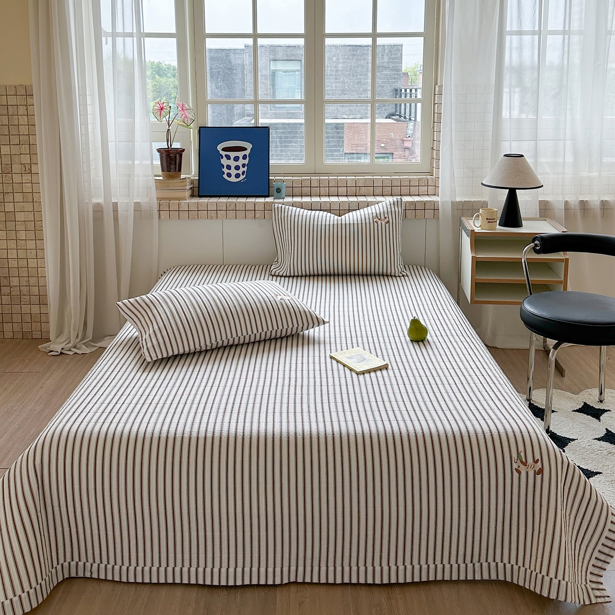 91家纺网 家纺一手货源 找家纺 琳可家居 2026春夏新品双面斜纹全棉印花绣花床盖可机洗加密绗缝高温水洗 条纹狗狗