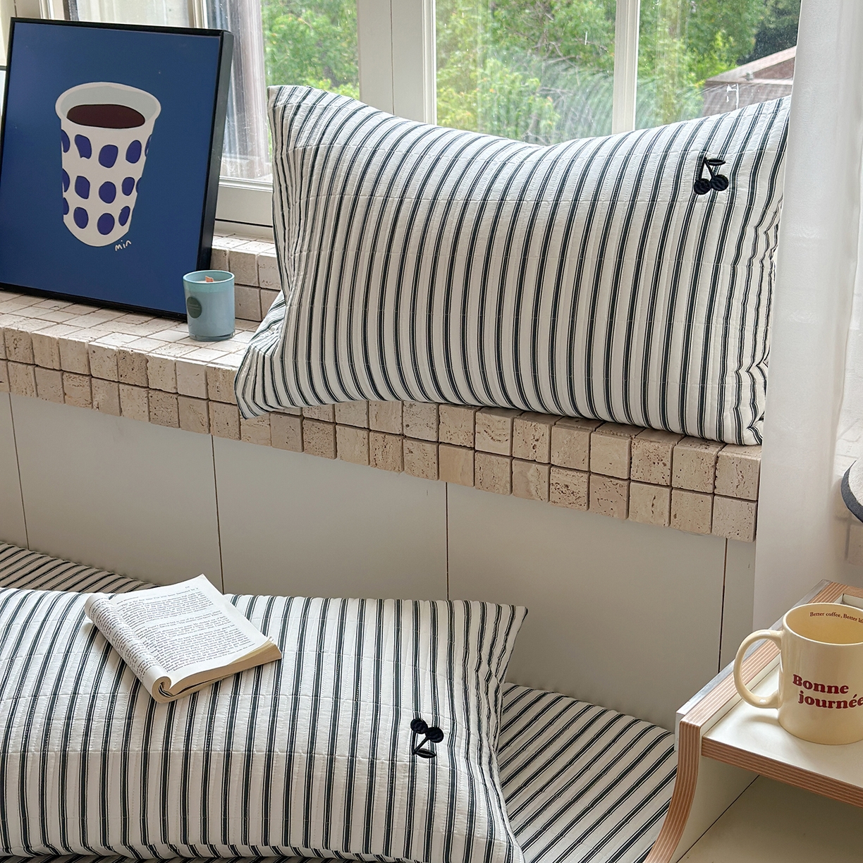 91家纺网 家纺一手货源 找家纺 琳可家居 2026春夏新品双面斜纹全棉印花绣花床盖可机洗加密绗缝高温水洗 条纹樱桃