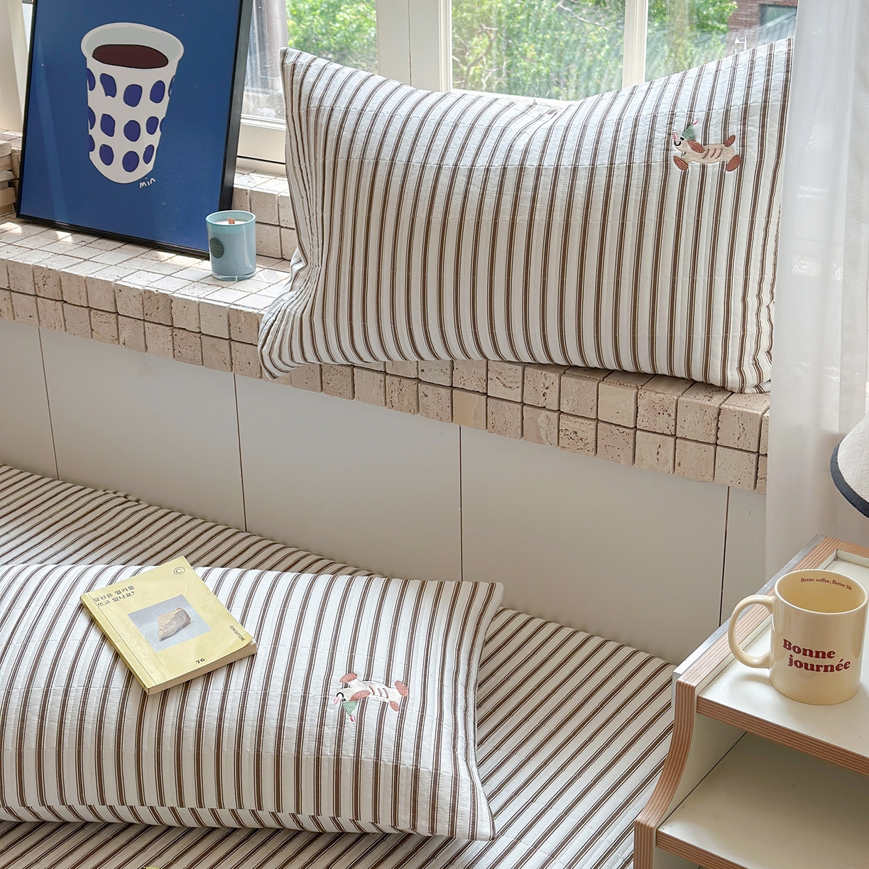 91家纺网 家纺一手货源 找家纺 琳可家居 2026春夏新品双面斜纹全棉印花绣花床盖可机洗加密绗缝高温水洗 条纹狗狗