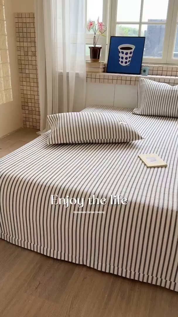 91家纺网 家纺一手货源 找家纺 琳可家居 2026春夏新品双面斜纹全棉印花绣花床盖可机洗加密绗缝高温水洗 条纹狗狗