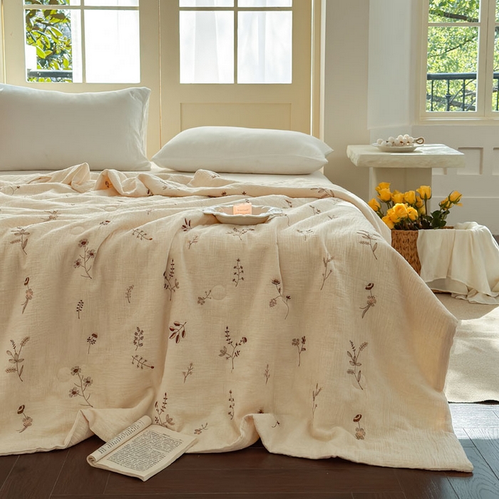 91家纺网 家纺一手货源 找家纺 木楌家居 2026新款棉麻皱皱纱刺绣款夏被-棉野序章系列 暖咖花叙