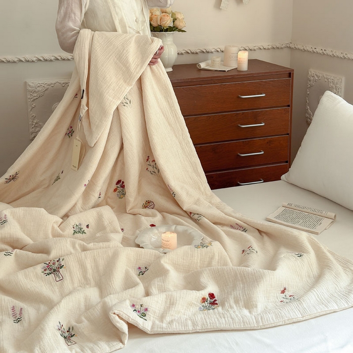 91家纺网 家纺一手货源 找家纺 木楌家居 2026新款棉麻皱皱纱刺绣款夏被-棉野序章系列 花野漫夏