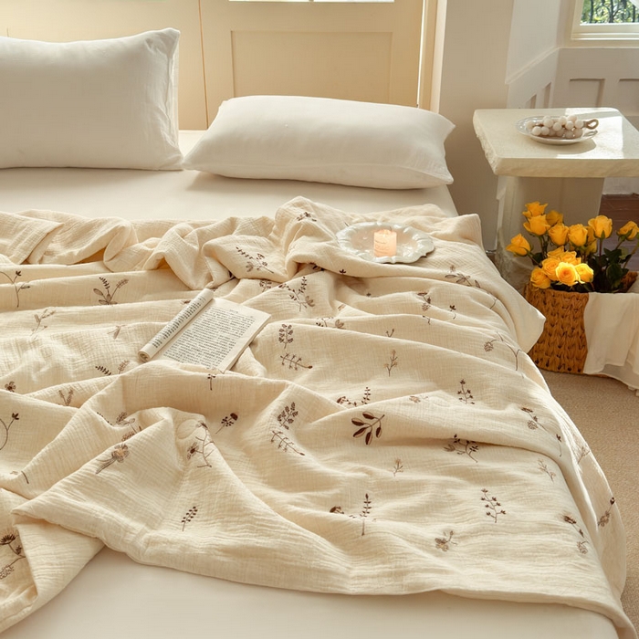 91家纺网 家纺一手货源 找家纺 木楌家居 2026新款棉麻皱皱纱刺绣款夏被-棉野序章系列 暖咖花叙